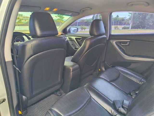 HYUNDAI現代 ELANTRA  第9張相片