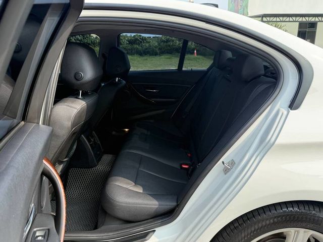 BMW寶馬 328I  第19張相片