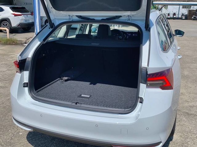 SKODA司科達 OCTAVIA COMBI  第19張相片
