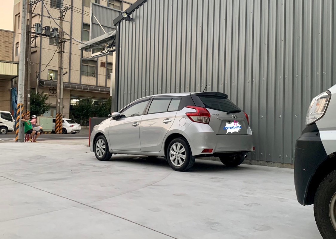 2015 Yaris 女用車 小型車  第4張相片