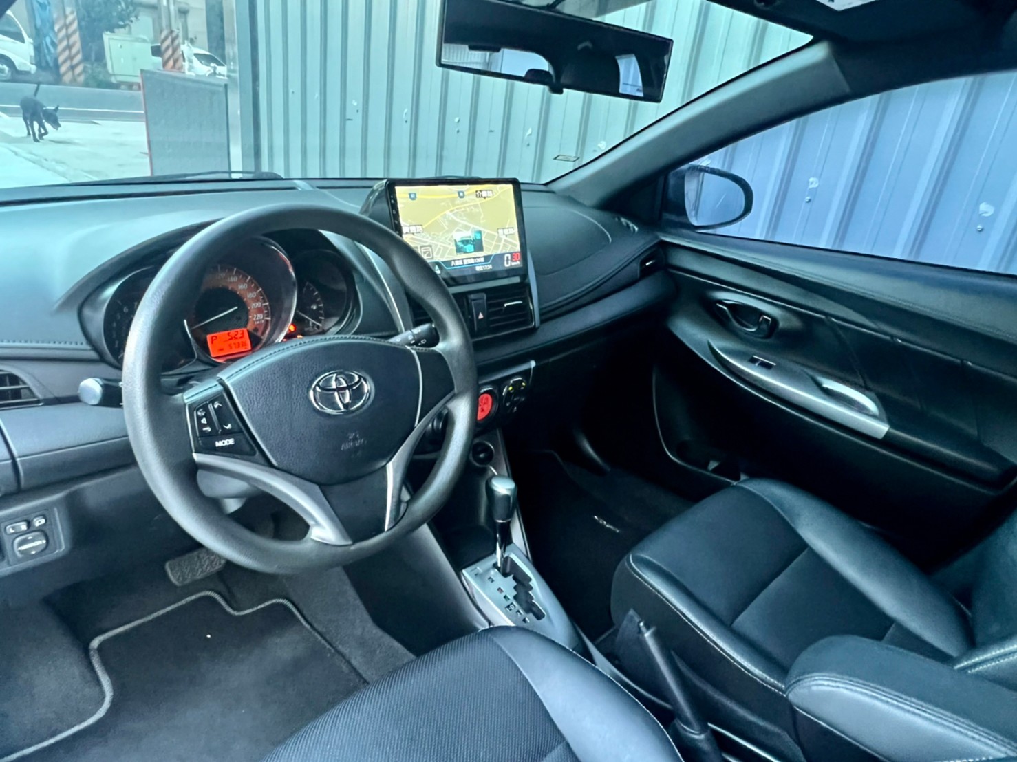 2015 Yaris 女用車 小型車  第5張相片