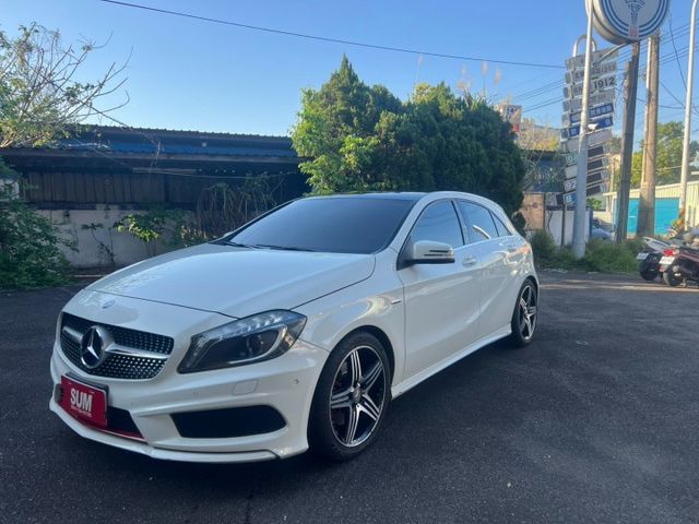 AMG  Sport 版 自動停車 前後雷達 紅色運動化安全帶  全景天窗  第1張相片