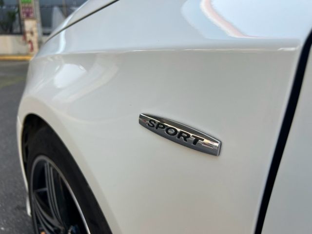 AMG  Sport 版 自動停車 前後雷達 紅色運動化安全帶  全景天窗  第5張相片