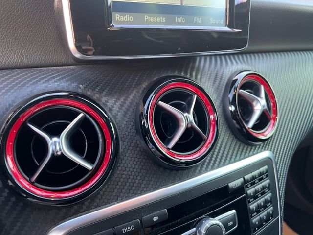 AMG  Sport 版 自動停車 前後雷達 紅色運動化安全帶  全景天窗  第8張相片