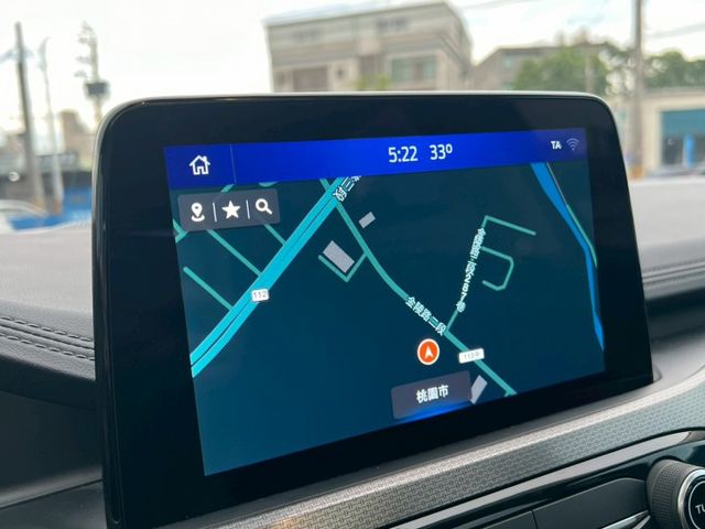 全景天窗 L2 Acc跟車 全彩式抬頭顯示器 手動腳踢電尾門 無線充電盤 雙區恆溫系統  第7張相片