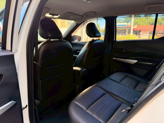 認證車 盲點偵測 360環景 雙色鋁圈 運動化套件 液晶儀錶板 電子式後照鏡 car play  第9張相片