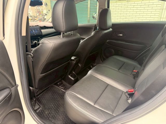 S版 / 盲點偵測 / 自改安卓機360環景 / I-KEY /恆溫空調 / 換檔撥片  第7張相片