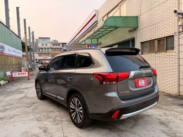 原廠正七座 原廠保養 尊貴型 ACC跟車 盲點偵測 電動尾門  第3張相片