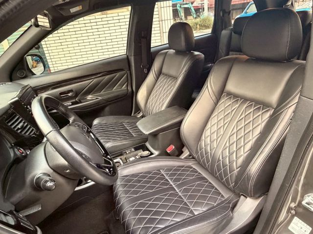 原廠正七座 原廠保養 尊貴型 ACC跟車 盲點偵測 電動尾門  第7張相片