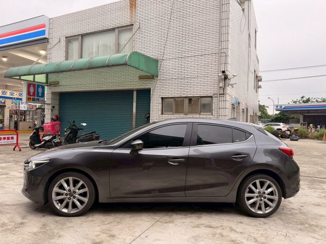 盲點偵測 Acc跟車 電子手剎車 電動座椅 防撞輔助  車道偏移警示  第2張相片