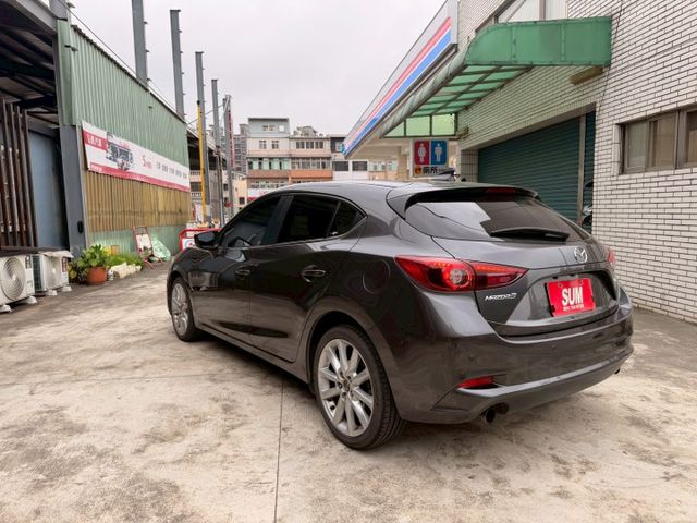 盲點偵測 Acc跟車 電子手剎車 電動座椅 防撞輔助  車道偏移警示  第3張相片