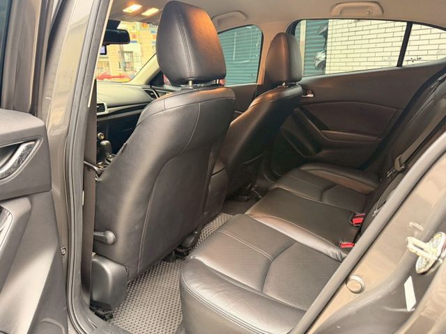 盲點偵測 Acc跟車 電子手剎車 電動座椅 防撞輔助  車道偏移警示  第10張相片