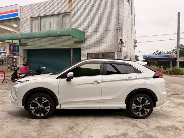 盲點偵測 抬頭顯示器 電子手剎車 S-AWC 全景天窗 ACC跟車系統  第2張相片