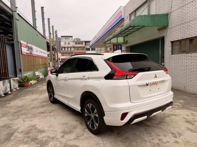 盲點偵測 抬頭顯示器 電子手剎車 S-AWC 全景天窗 ACC跟車系統  第3張相片