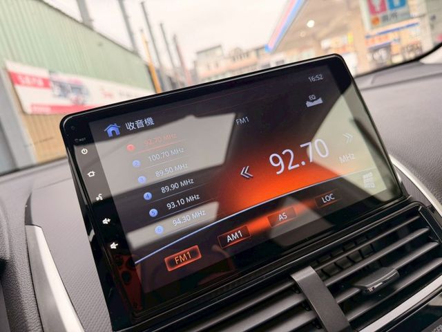 盲點偵測 抬頭顯示器 電子手剎車 S-AWC 全景天窗 ACC跟車系統  第8張相片