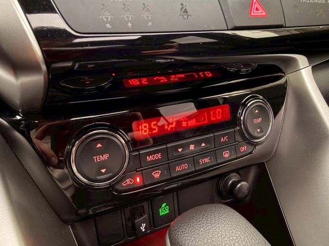 盲點偵測 抬頭顯示器 電子手剎車 S-AWC 全景天窗 ACC跟車系統  第9張相片