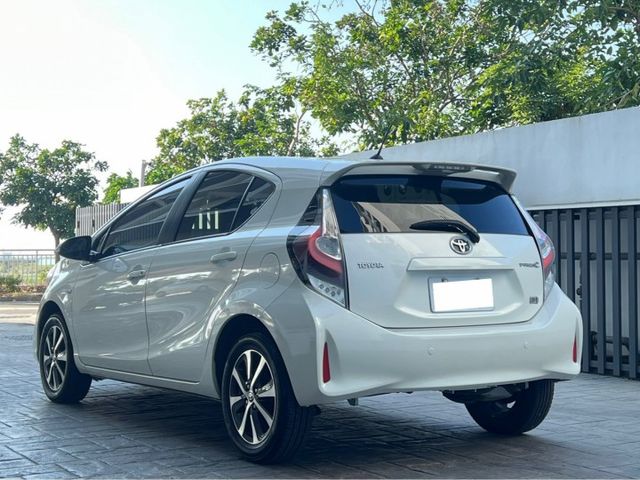 2021年 TOYOTA Prius C 1.5L 油電 摸門 定速  第6張相片