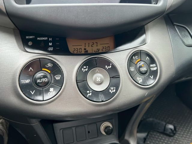 2012年 TOYOTA RAV4 2.4L 天窗  電動椅 定速 恆溫  第17張相片