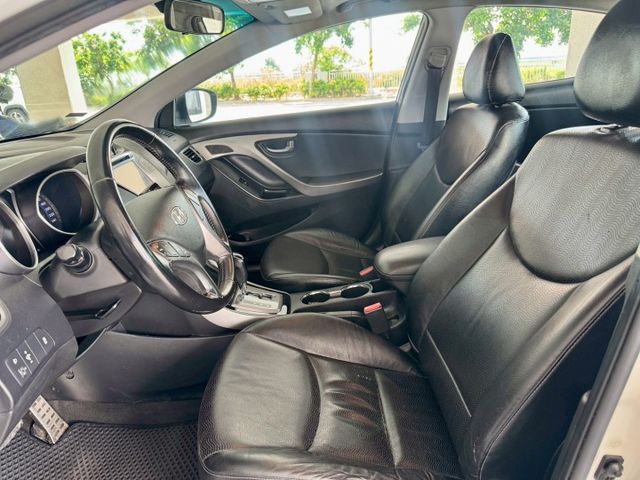 2013年 現代 Elantra 跑少極品 基本改 定速 方向盤快控 恆溫  第7張相片