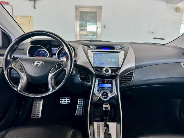 2013年 現代 Elantra 跑少極品 基本改 定速 方向盤快控 恆溫  第11張相片