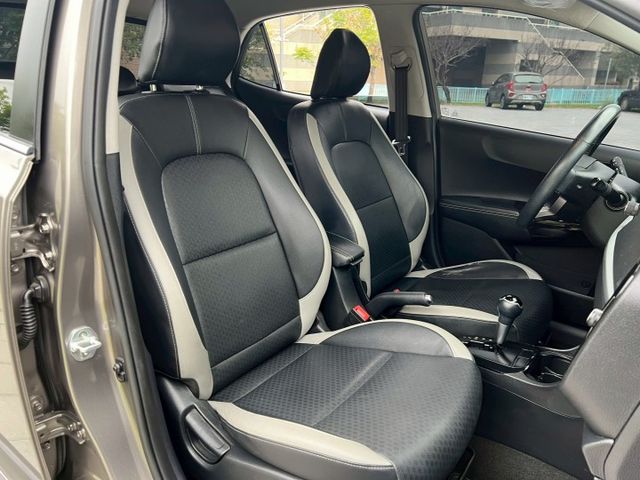 2018年 KIA Picanto 1.3L 摸門 一鍵啟動 定速 恆溫 方向盤快控 倒車顯影 ISOFIX安全座椅  第8張相片
