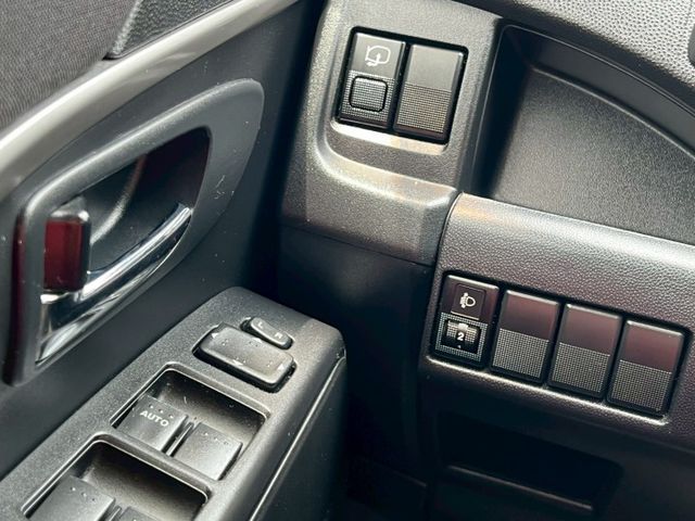 2013年 MAZDA 5 2.0L 七人座 電折後視鏡 後座出風口 方向盤快控  第15張相片