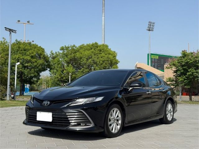2022年 TOYOTA Camry 2.0L 尊絕版 原鈑件 摸門 盲點 ACC跟車 車道偏移 定速 方向盤快控  第1張相片