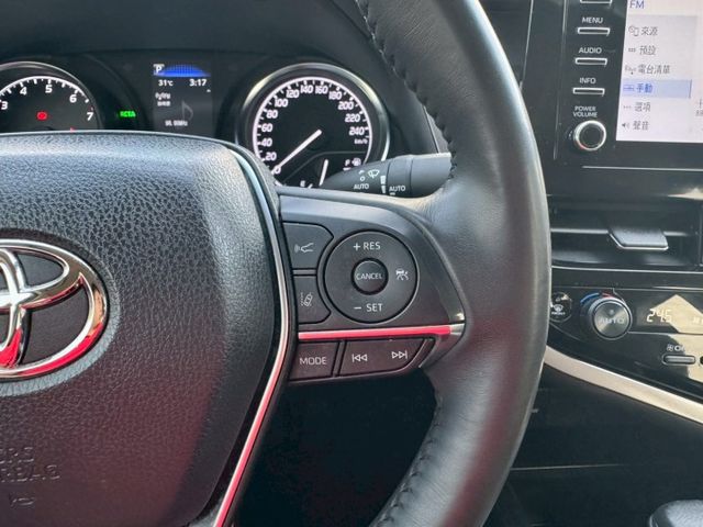 2022年 TOYOTA Camry 2.0L 尊絕版 原鈑件 摸門 盲點 ACC跟車 車道偏移 定速 方向盤快控  第14張相片