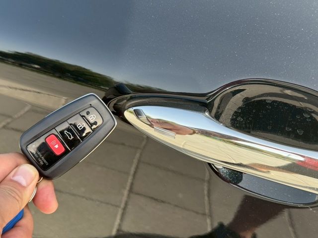 2022年 TOYOTA Camry 2.0L 尊絕版 原鈑件 摸門 盲點 ACC跟車 車道偏移 定速 方向盤快控  第15張相片