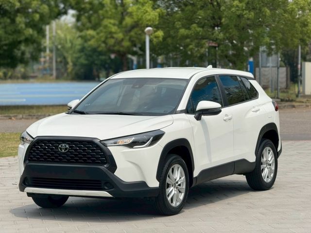 2022年 TOYOTA CC 1.8L  豪華 原鈑件 摸門 一鍵啟動 恆溫  ACC跟車 車道偏移 定速 方向盤快控  第1張相片