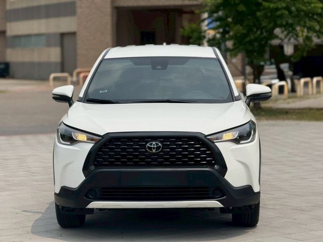 2022年 TOYOTA CC 1.8L  豪華 原鈑件 摸門 一鍵啟動 恆溫  ACC跟車 車道偏移 定速 方向盤快控  第2張相片
