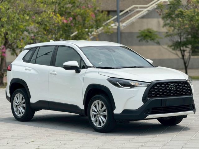 2022年 TOYOTA CC 1.8L  豪華 原鈑件 摸門 一鍵啟動 恆溫  ACC跟車 車道偏移 定速 方向盤快控  第4張相片