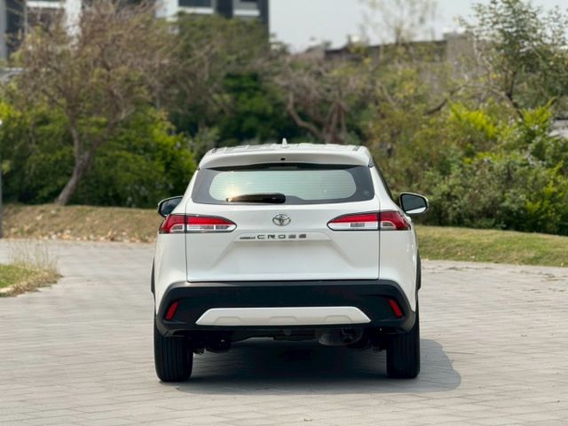 2022年 TOYOTA CC 1.8L  豪華 原鈑件 摸門 一鍵啟動 恆溫  ACC跟車 車道偏移 定速 方向盤快控  第6張相片