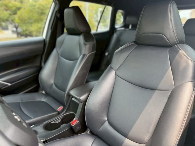 2022年 TOYOTA CC 1.8L  豪華 原鈑件 摸門 一鍵啟動 恆溫  ACC跟車 車道偏移 定速 方向盤快控  第9張相片
