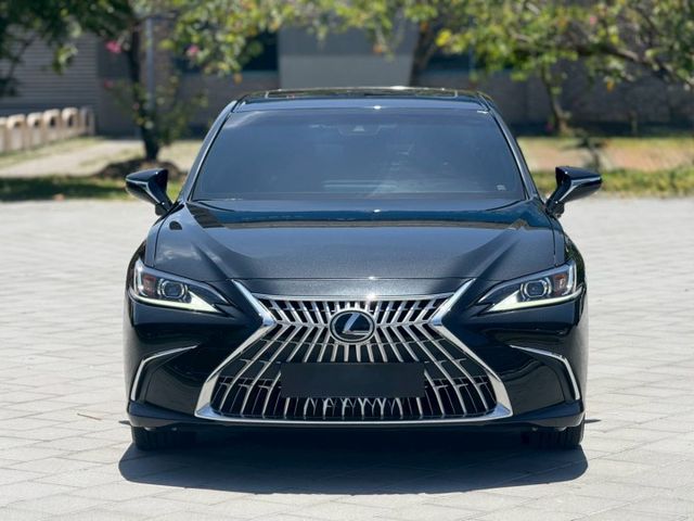 2023年 LEXUS ES200 頂級版 全速域跟車 天窗 無線充電盤 無線CarPlay  第2張相片