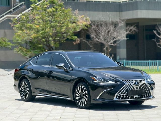 2023年 LEXUS ES200 頂級版 全速域跟車 天窗 無線充電盤 無線CarPlay  第3張相片
