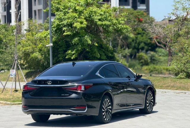 2023年 LEXUS ES200 頂級版 全速域跟車 天窗 無線充電盤 無線CarPlay  第4張相片