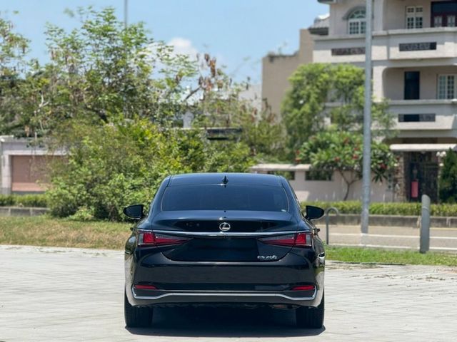 2023年 LEXUS ES200 頂級版 全速域跟車 天窗 無線充電盤 無線CarPlay  第5張相片