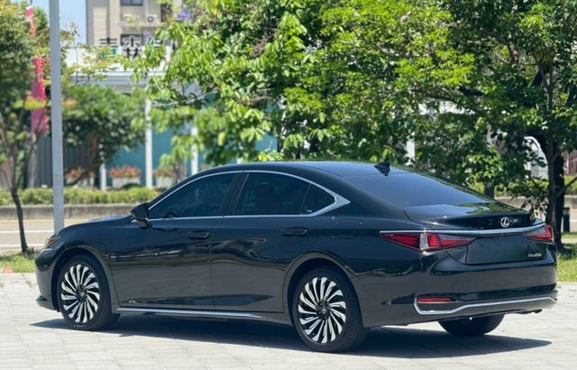 2023年 LEXUS ES200 頂級版 全速域跟車 天窗 無線充電盤 無線CarPlay  第6張相片