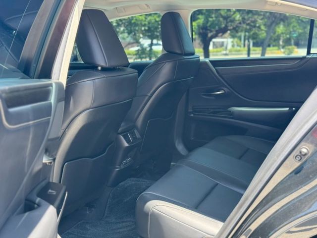 2023年 LEXUS ES200 頂級版 全速域跟車 天窗 無線充電盤 無線CarPlay  第8張相片