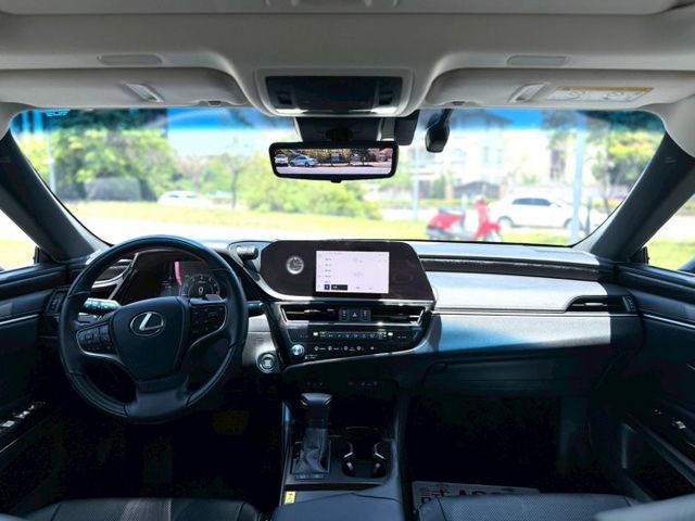 2023年 LEXUS ES200 頂級版 全速域跟車 天窗 無線充電盤 無線CarPlay  第9張相片