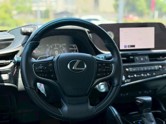 2023年 LEXUS ES200 頂級版 全速域跟車 天窗 無線充電盤 無線CarPlay  第10張相片