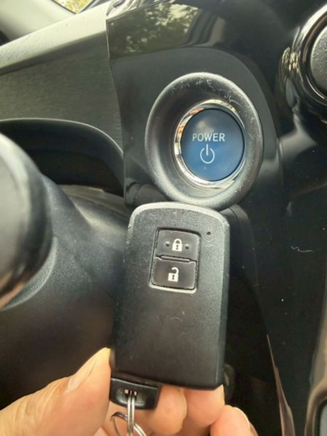 2021年 Toyota Prius C 1.5油電 認證 實跑 摸門 一鍵啟動  第12張相片
