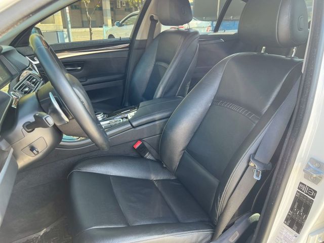5 SERIES SEDAN F10  第7張相片