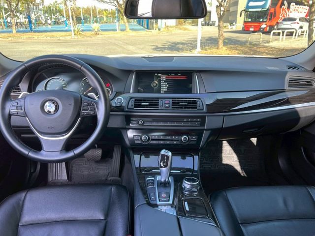 5 SERIES SEDAN F10  第11張相片