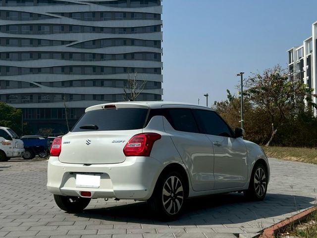 2018年 Suzuki Swift 1.0L 摸門 一鍵啟動 方向盤快控 定速 電子後視鏡 恆溫  第4張相片