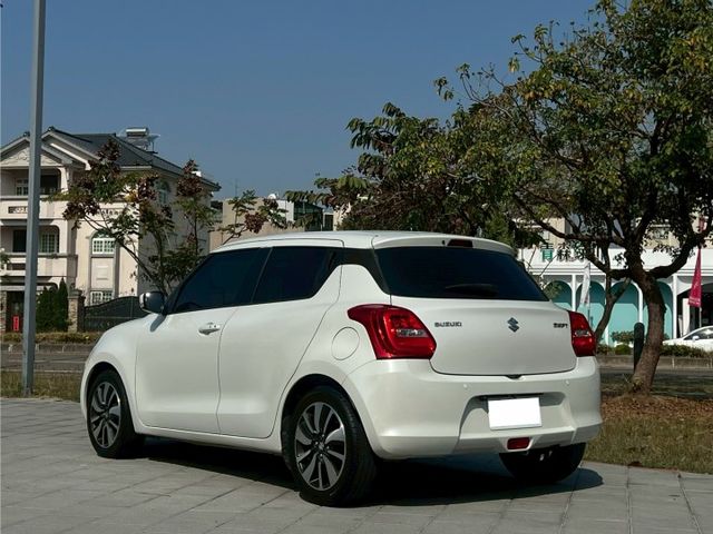 2018年 Suzuki Swift 1.0L 摸門 一鍵啟動 方向盤快控 定速 電子後視鏡 恆溫  第6張相片