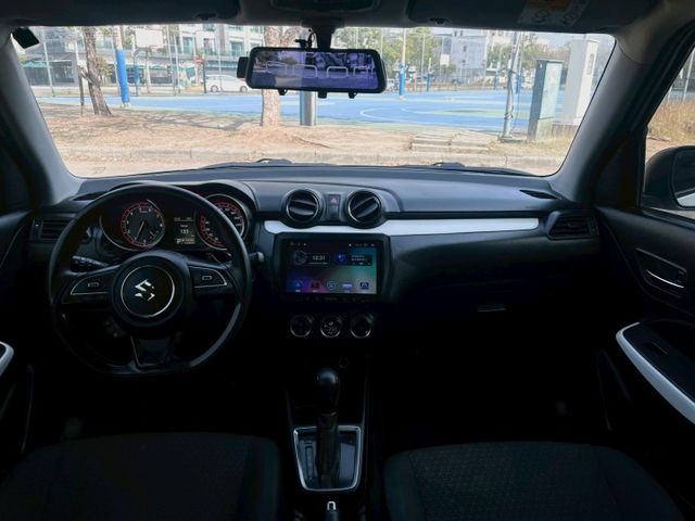 2018年 Suzuki Swift 1.0L 摸門 一鍵啟動 方向盤快控 定速 電子後視鏡 恆溫  第11張相片