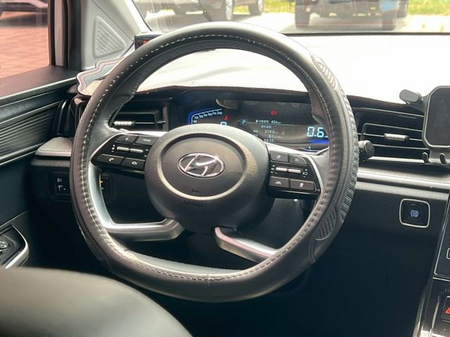 2024年 現代 Custin 1.5t GLT-A 摸門 跟車 環景 盲點 抬顯 單邊側滑門  第13張相片