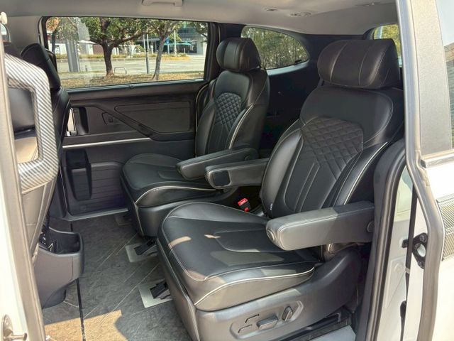 2024年 現代 Custin 1.5t GLT-B 雙電滑門 電尾門 環景 4座電動通風加熱椅 改大理石地板  第9張相片